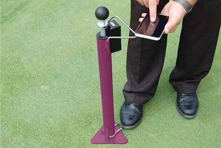 FieldScout TruFirm firmness meter in gebruik op de green